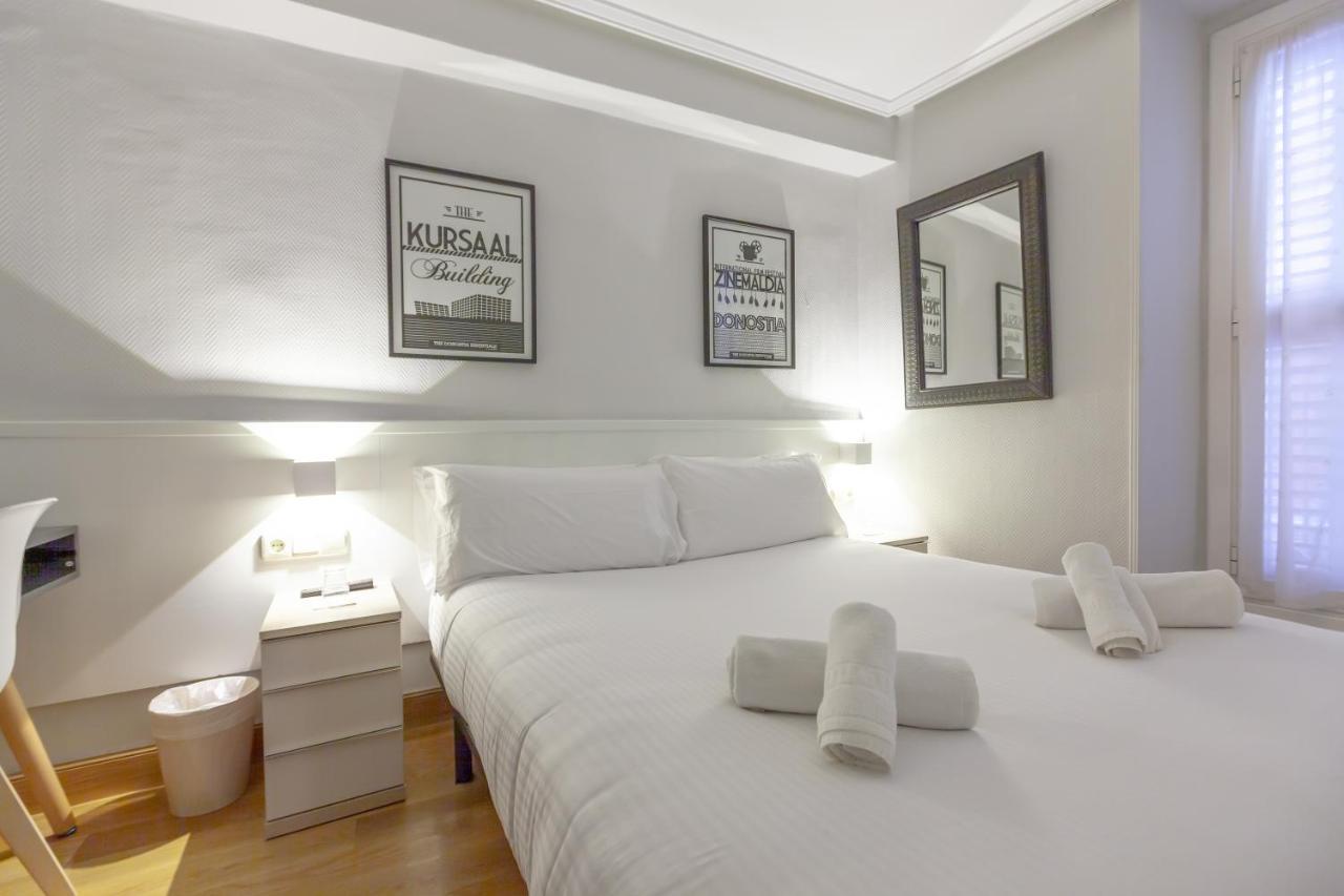 Pension Larrea San Sebastian Exterior photo
